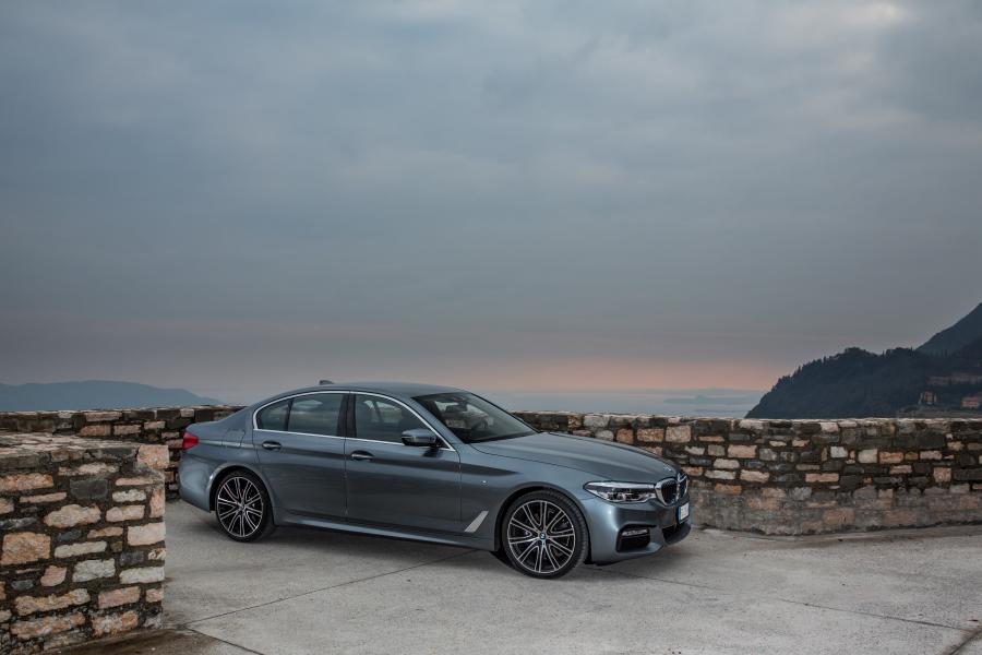  BMW 530d xDrive Sedan M Sport 2017 года  (WW) (фото 7 из 41)